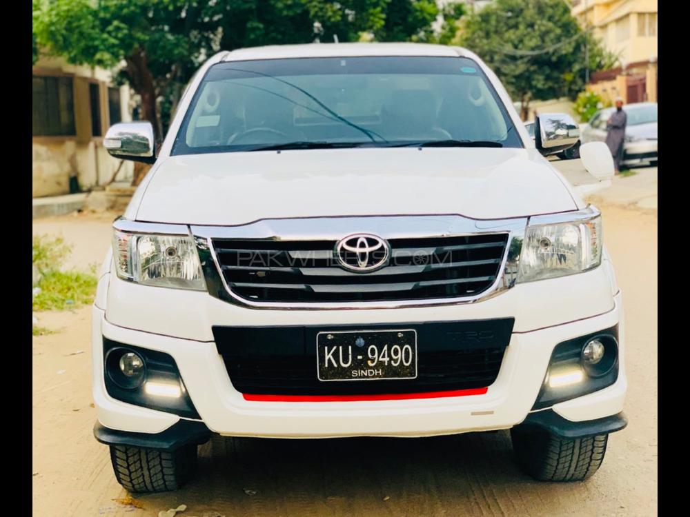Toyota Hilux 2016 for Sale in Karachi Toyota Hilux 2016 for Sale in Karachi Image-3