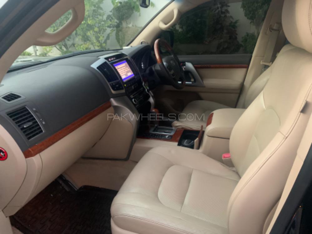 Toyota Land Cruiser 2013 for Sale in Karachi Toyota Land Cruiser 2013 for Sale in Karachi Image-6
