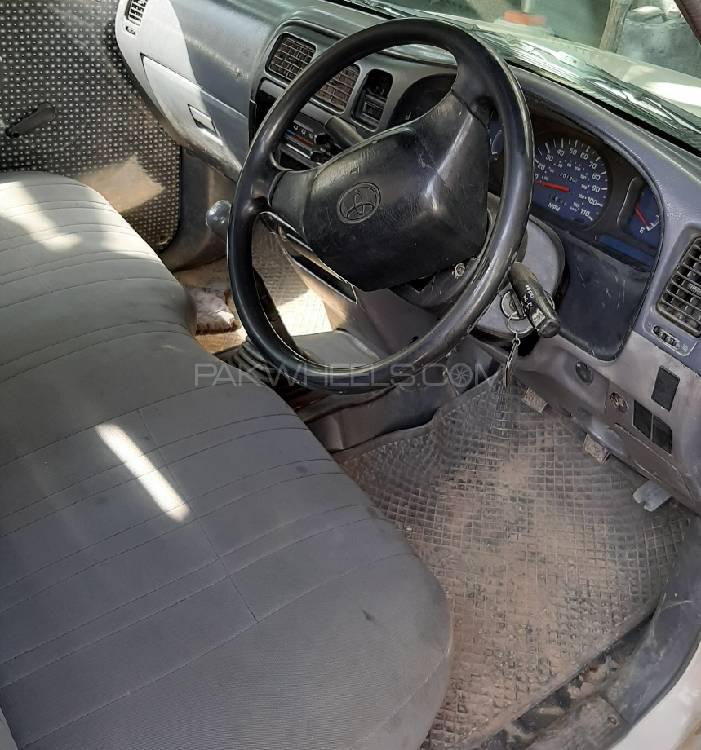 Toyota Hilux 2005 for Sale in Attock Toyota Hilux 2005 for Sale in Attock Image-10