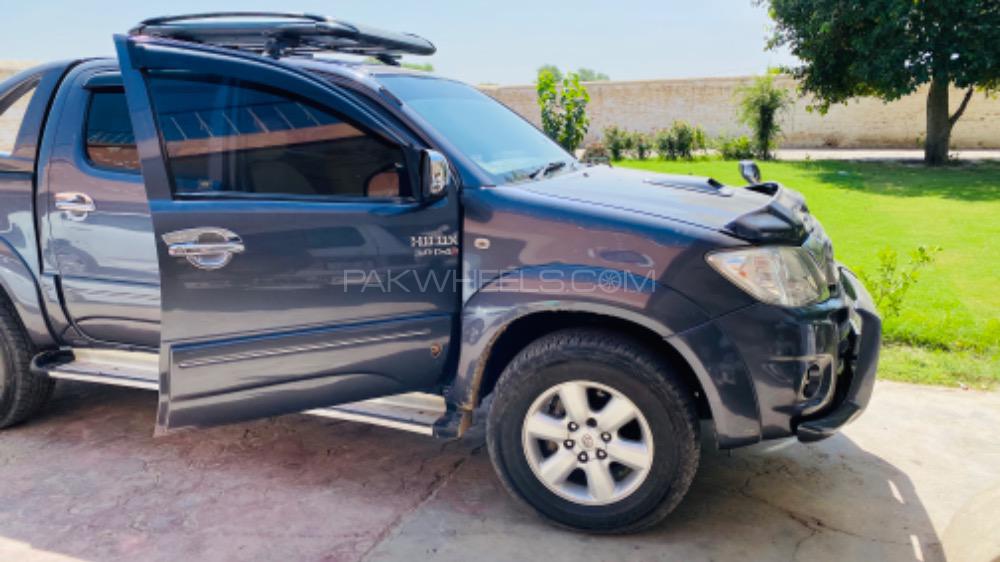 Toyota Hilux 2010 for Sale in Lodhran Image-1
