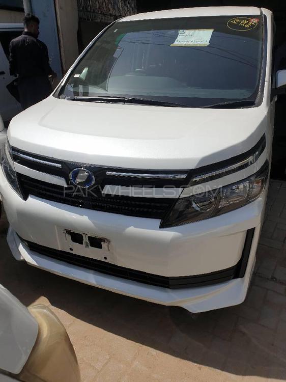 Toyota Voxy 2015 for Sale in Karachi Image-1