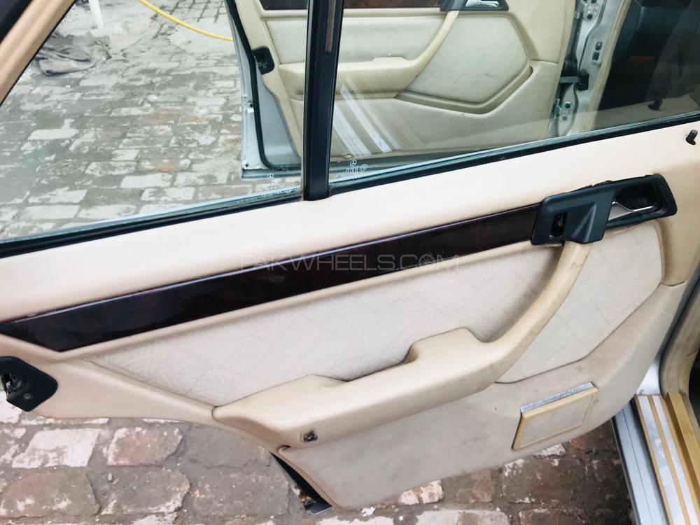 Mercedes Benz E Class 1986 for Sale in Peshawar Mercedes Benz E Class 1986 for Sale in Peshawar Image-8