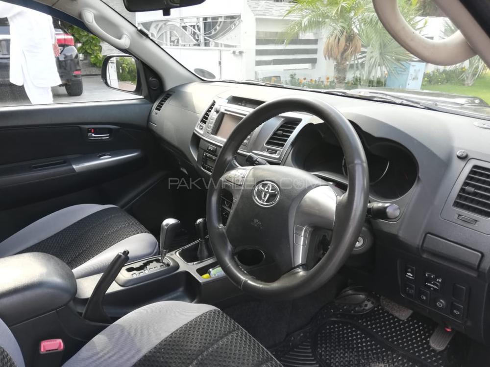 Toyota Hilux 2014 for Sale in Mardan Toyota Hilux 2014 for Sale in Mardan Image-7