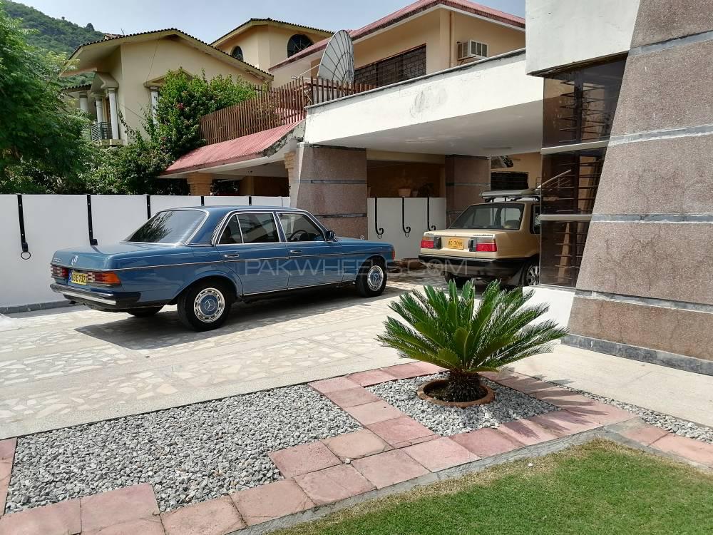 Mercedes Benz 200 D - 1983 papa smurf Mercedes Benz 200 D - 1983 papa smurf Image-10