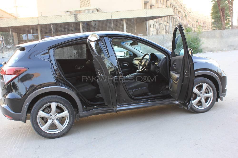 Honda Vezel 2014 for Sale in Rawalpindi Honda Vezel 2014 for Sale in Rawalpindi Image-10