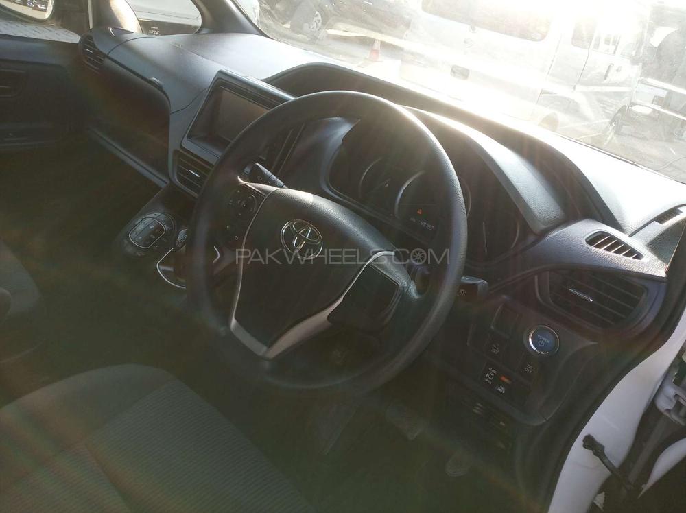 ٹویوٹا نوح 2015 for Sale in گجرانوالہ ٹویوٹا نوح 2015 for Sale in گجرانوالہ Image-7