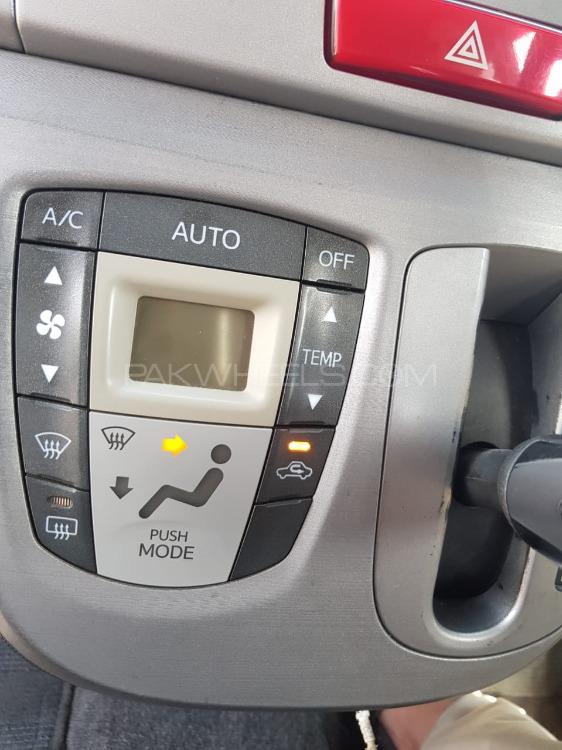 Daihatsu Move 2011 for Sale in Lahore Daihatsu Move 2011 for Sale in Lahore Image-7