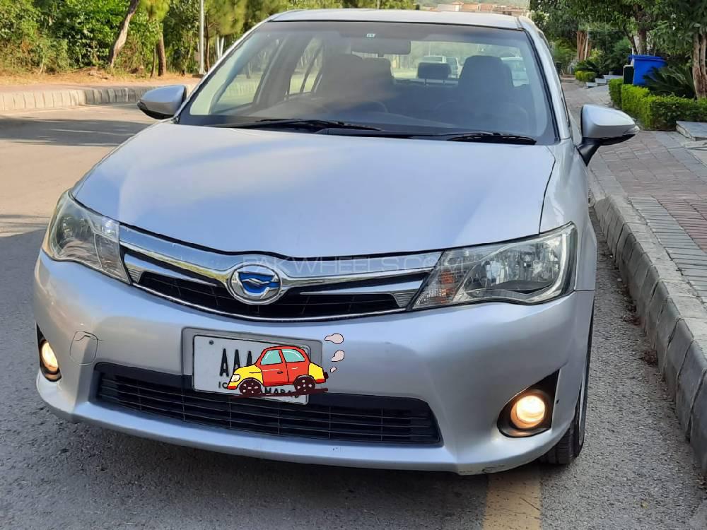 Toyota Corolla Axio 2013 for Sale in Islamabad Image-1