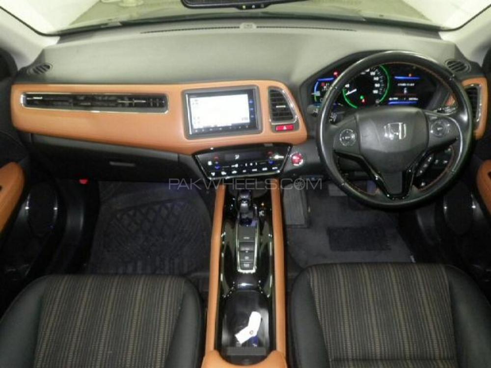 Honda Vezel 2016 for Sale in Karachi Honda Vezel 2016 for Sale in Karachi Image-3