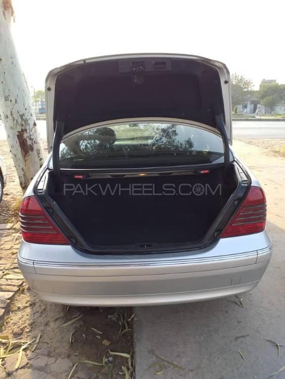 Mercedes Benz C Class 2004 for Sale in Gujranwala Mercedes Benz C Class 2004 for Sale in Gujranwala Image-8