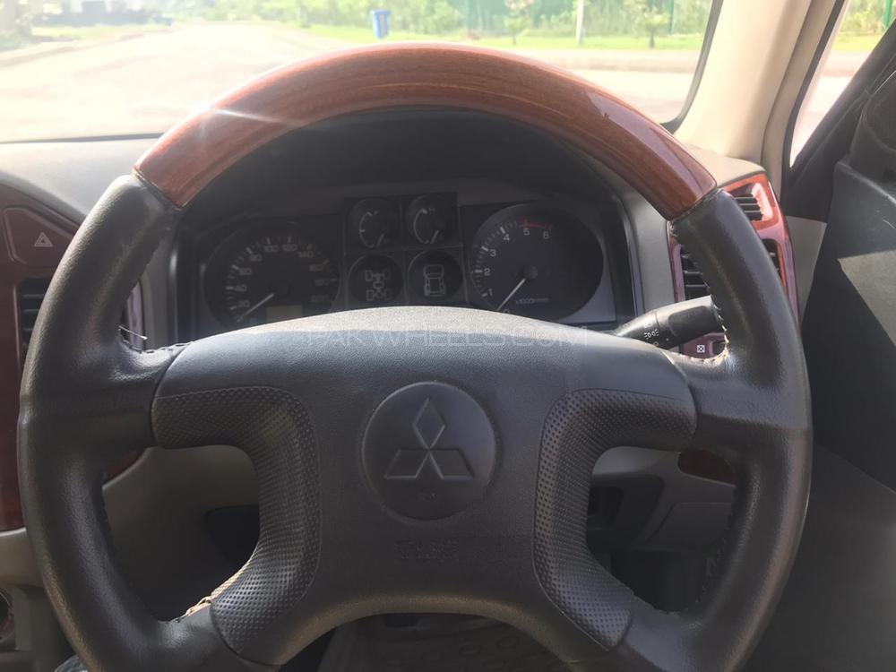 Mitsubishi Pajero 2005 for Sale in Islamabad Mitsubishi Pajero 2005 for Sale in Islamabad Image-9