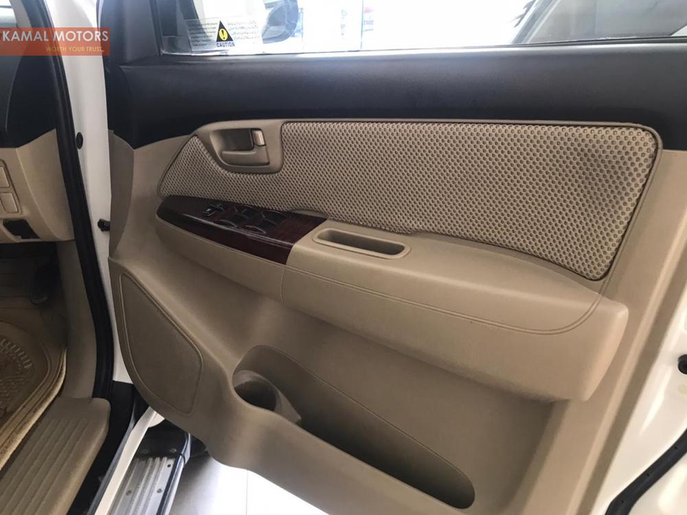 Toyota Hilux 2015 for Sale in Karachi Toyota Hilux 2015 for Sale in Karachi Image-9