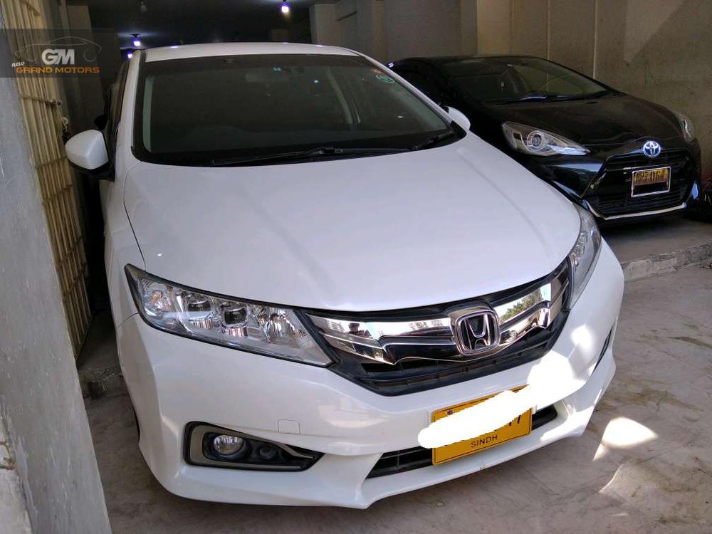 Honda Grace Hybrid 2015 for Sale in Karachi Image-1