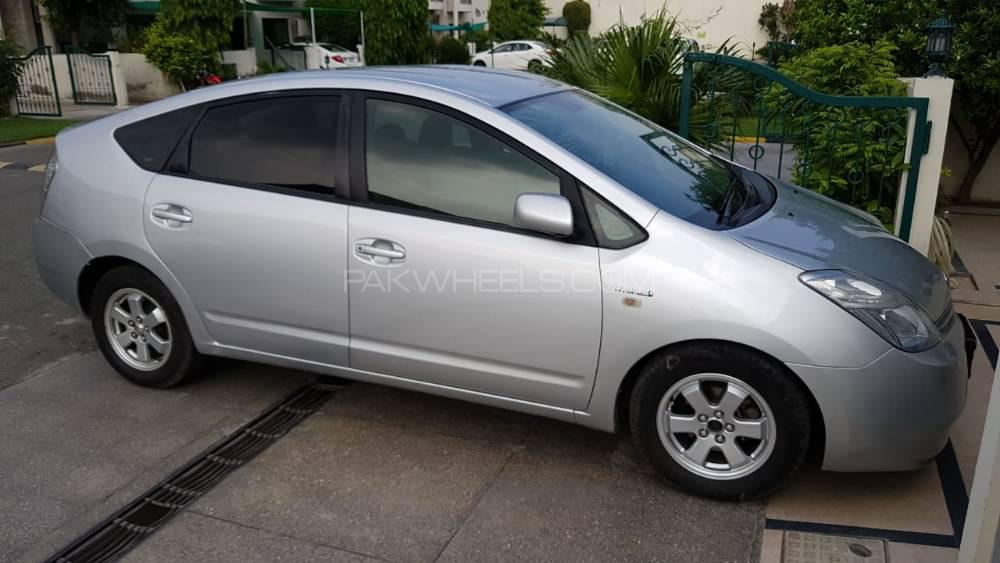 Toyota Prius 2010 for Sale in Lahore Image-1