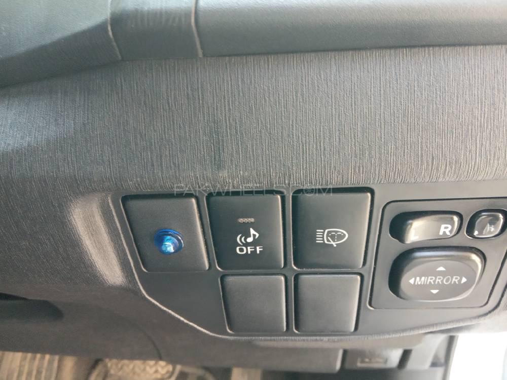 Toyota Prius 2013 for Sale in Sialkot Toyota Prius 2013 for Sale in Sialkot Image-4