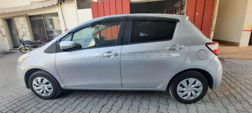 Toyota Vitz 2017 for Sale in Sialkot Toyota Vitz 2017 for Sale in Sialkot Image-4