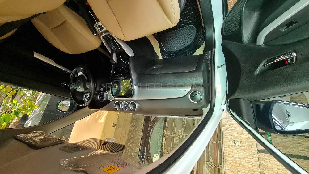 Suzuki Vitara 2018 for Sale in Lahore Suzuki Vitara 2018 for Sale in Lahore Image-4