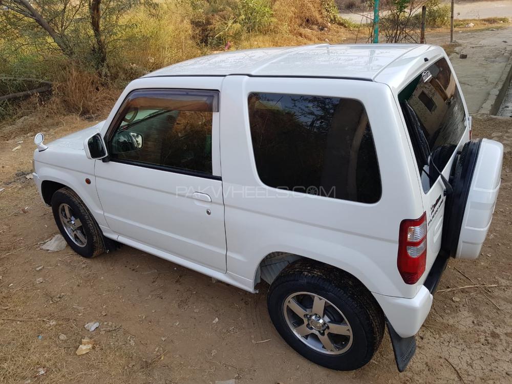 Mitsubishi pajero mini 2012