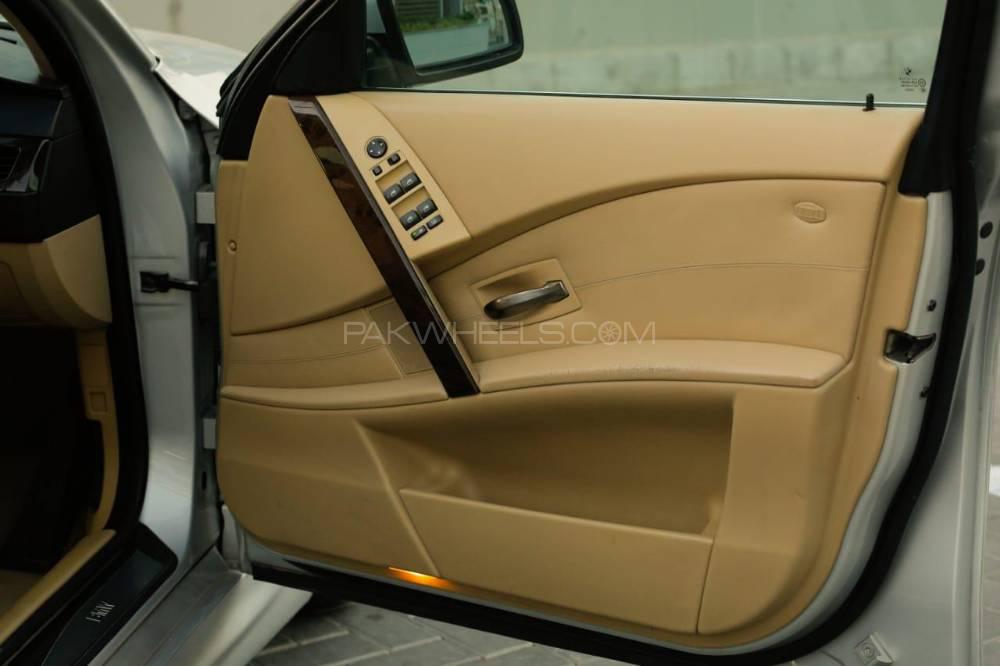 بی ایم ڈبلیو 5 سیریز 2005 for Sale in لاہور بی ایم ڈبلیو 5 سیریز 2005 for Sale in لاہور Image-9