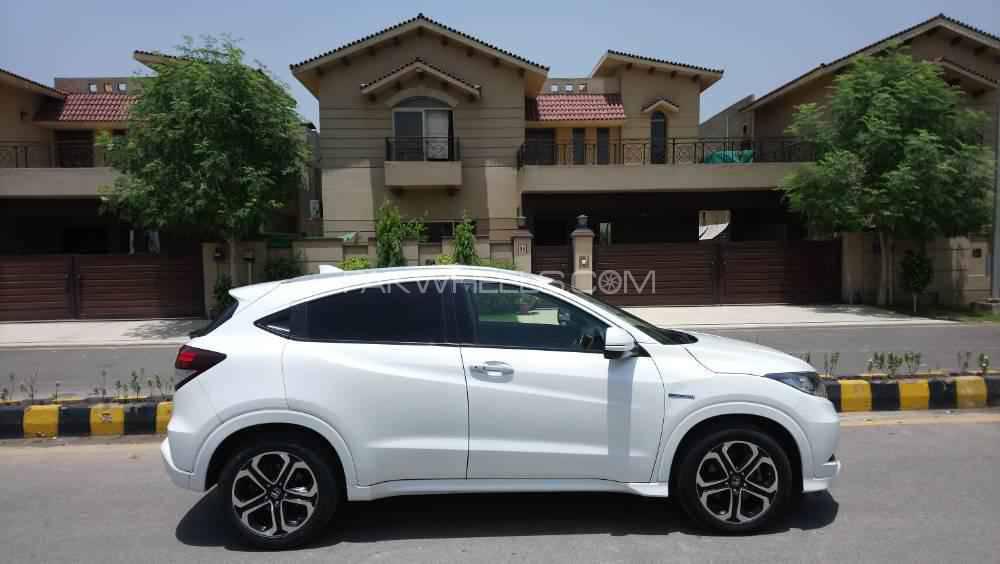 Honda Vezel 2015 for Sale in Rawalpindi Image-1
