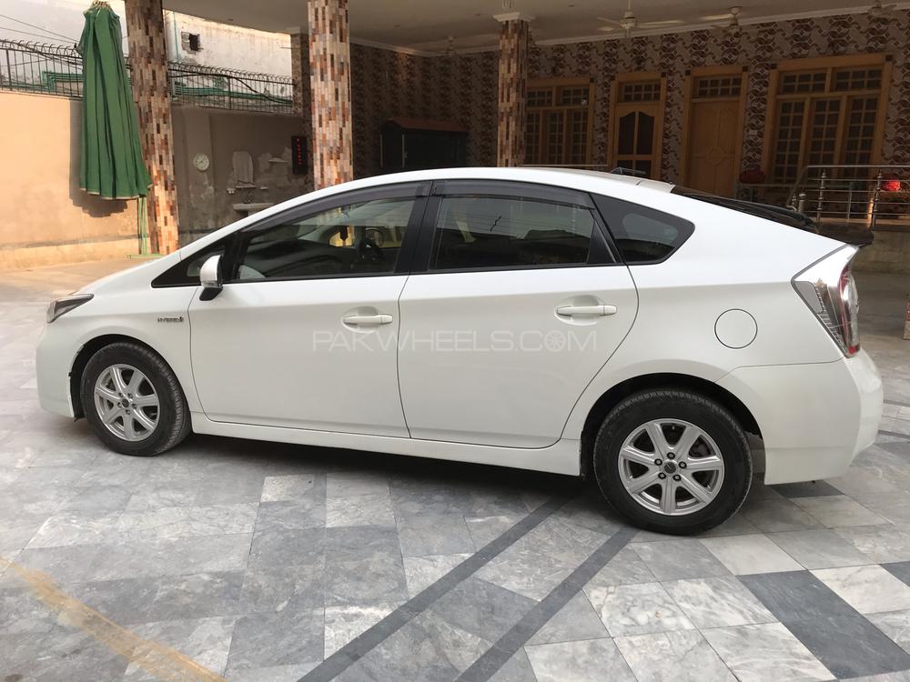 Toyota Prius 2014 for Sale in Peshawar Image-1