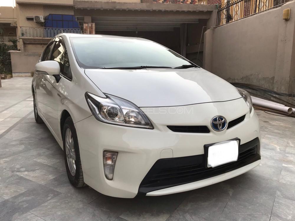 Toyota Prius 2014 for Sale in Peshawar Toyota Prius 2014 for Sale in Peshawar Image-6