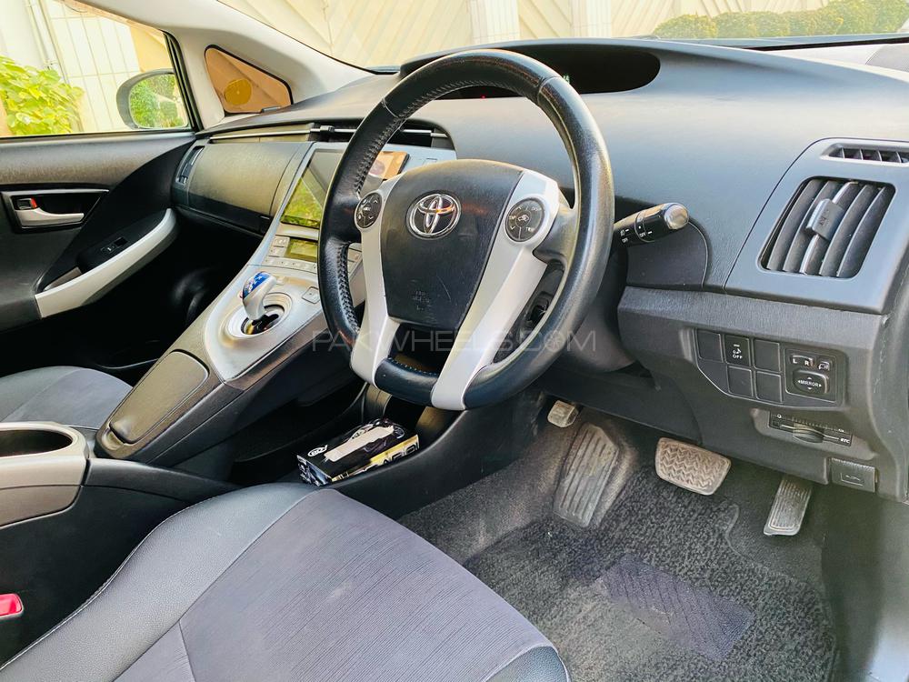 Toyota Prius 2013 for Sale in Karachi Toyota Prius 2013 for Sale in Karachi Image-15