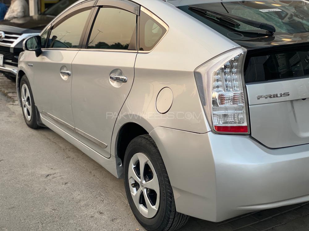Toyota Prius 2011 for Sale in Lahore Toyota Prius 2011 for Sale in Lahore Image-12