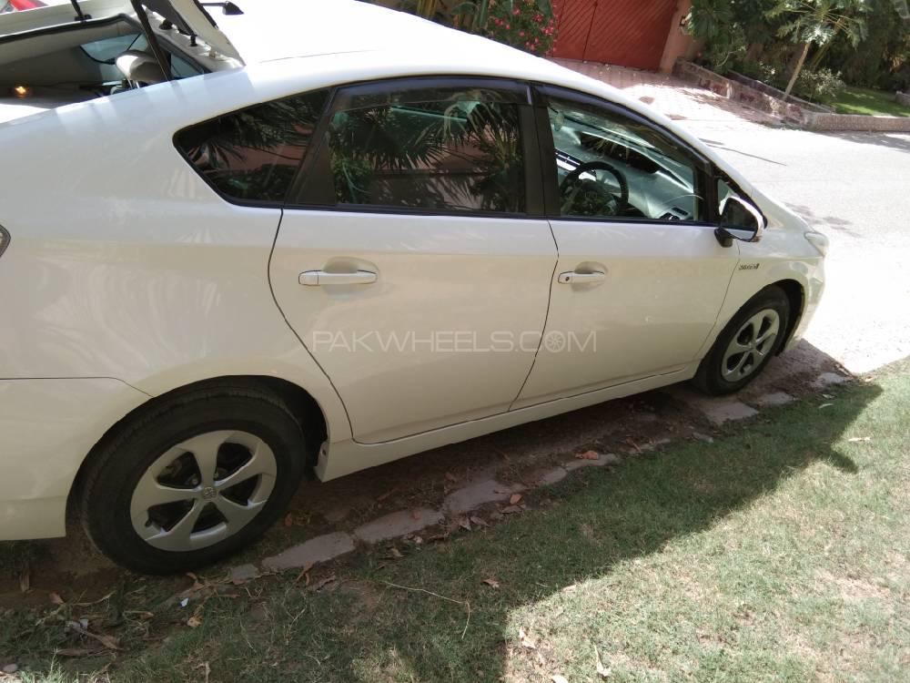 Toyota Prius 2013 for Sale in Karachi Toyota Prius 2013 for Sale in Karachi Image-3