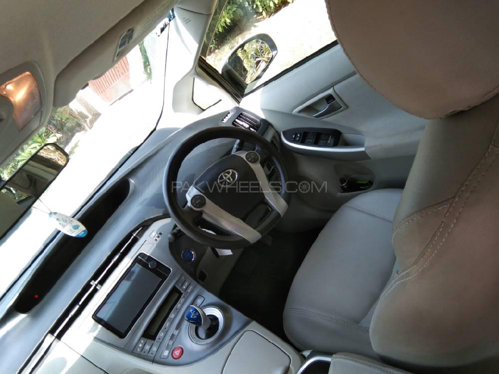 Toyota Prius 2013 for Sale in Karachi Toyota Prius 2013 for Sale in Karachi Image-11