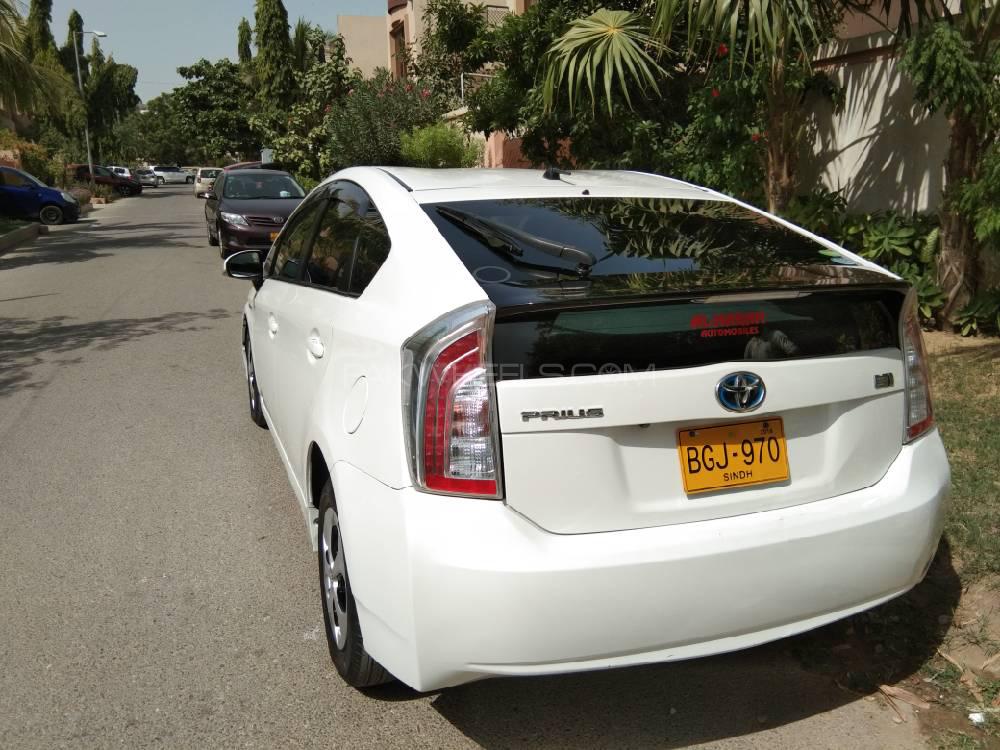 Toyota Prius 2013 for Sale in Karachi Toyota Prius 2013 for Sale in Karachi Image-2