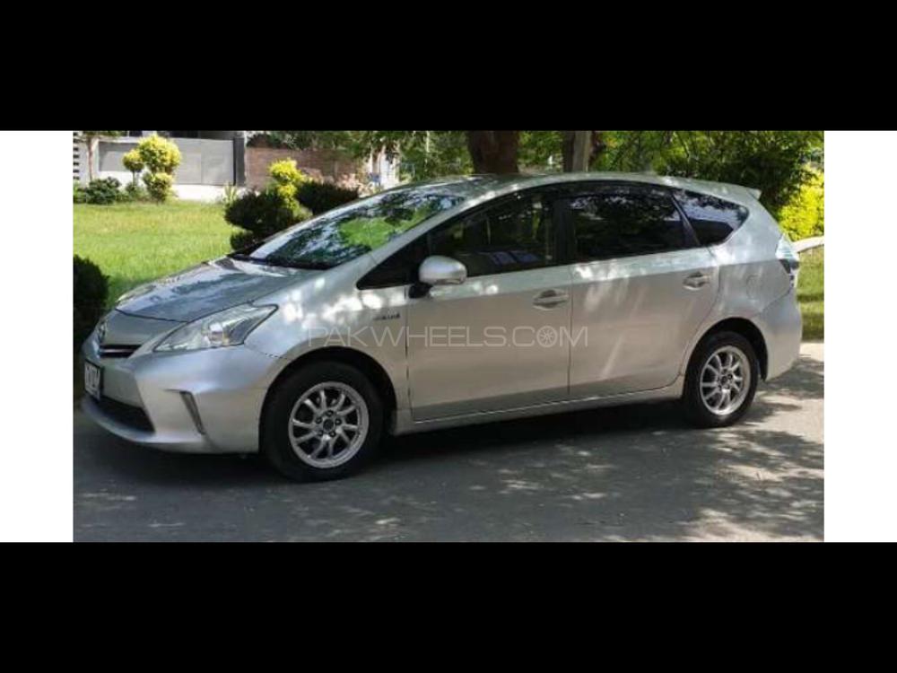 Toyota Prius Alpha 2014 for Sale in Lahore Image-1