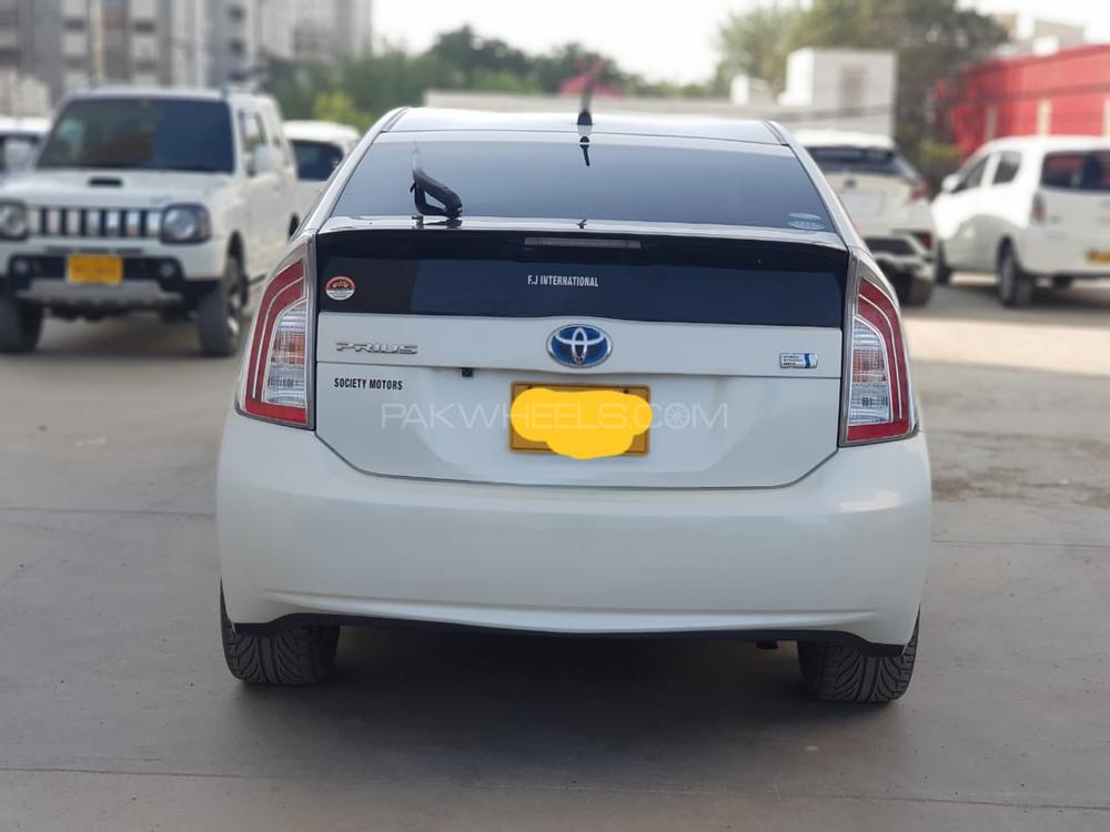 Toyota Prius 2014 for Sale in Karachi Toyota Prius 2014 for Sale in Karachi Image-7