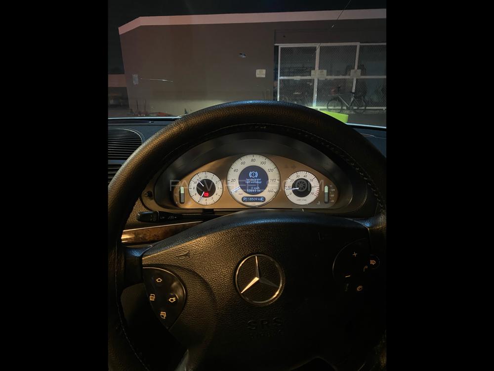 Mercedes Benz E Class 2004 for Sale in Lahore Mercedes Benz E Class 2004 for Sale in Lahore Image-4