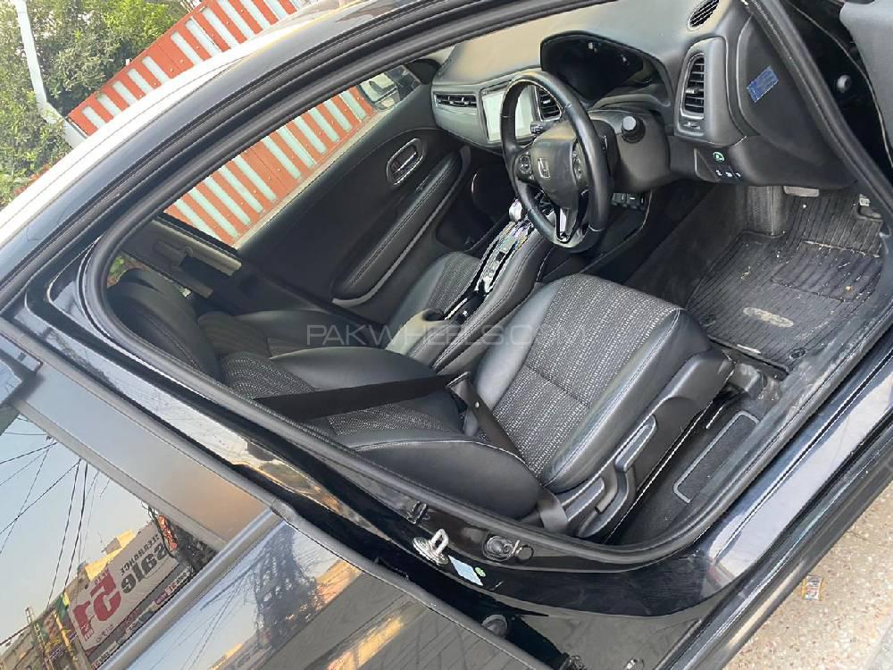 Honda Vezel 2020 for Sale in Bahawalpur Honda Vezel 2020 for Sale in Bahawalpur Image-9