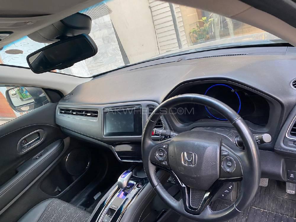 Honda Vezel 2020 for Sale in Bahawalpur Honda Vezel 2020 for Sale in Bahawalpur Image-8