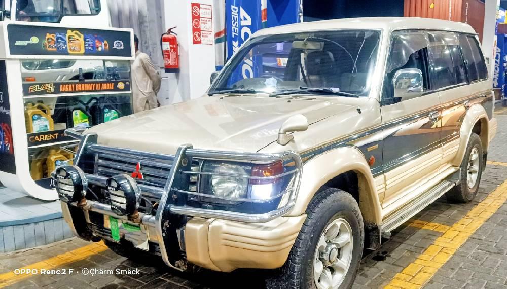 مٹسوبیشی پجیرو 1993 for Sale in پشاور مٹسوبیشی پجیرو 1993 for Sale in پشاور Image-2