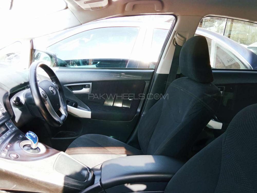 Toyota Prius 2013 for Sale in Rawalpindi Toyota Prius 2013 for Sale in Rawalpindi Image-8