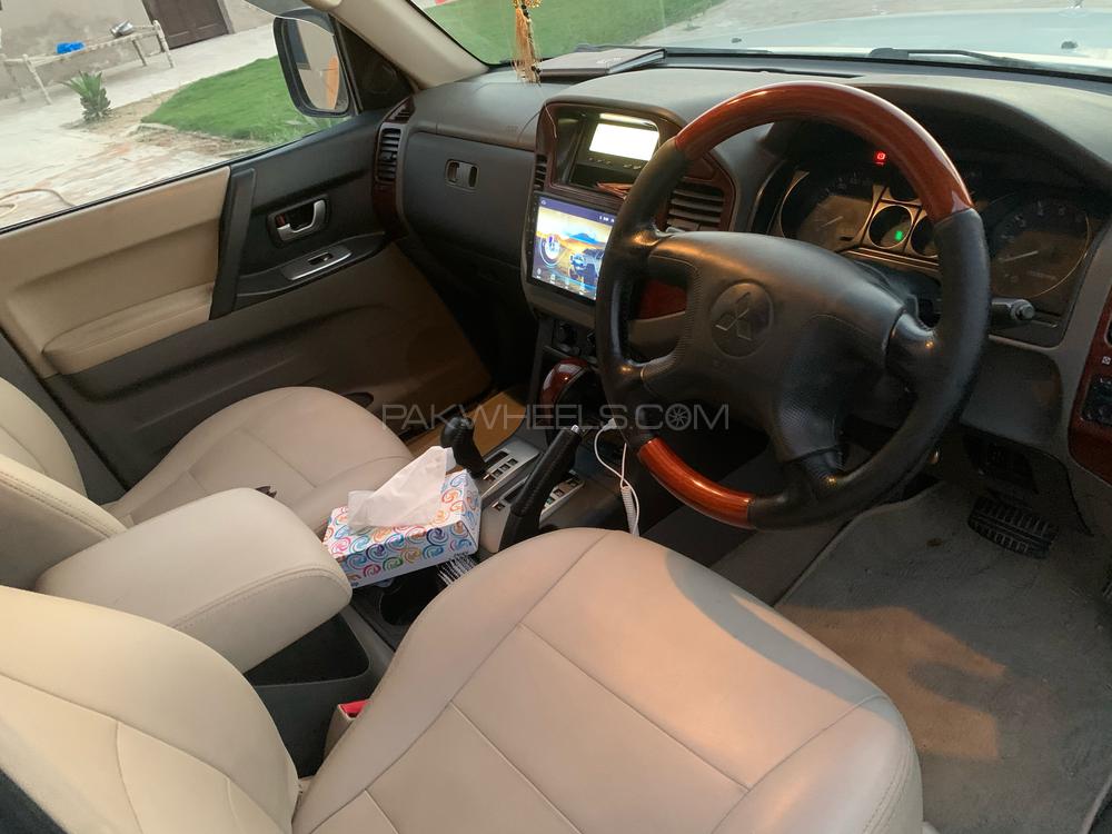 Mitsubishi Pajero 2005 for Sale in Multan Mitsubishi Pajero 2005 for Sale in Multan Image-6