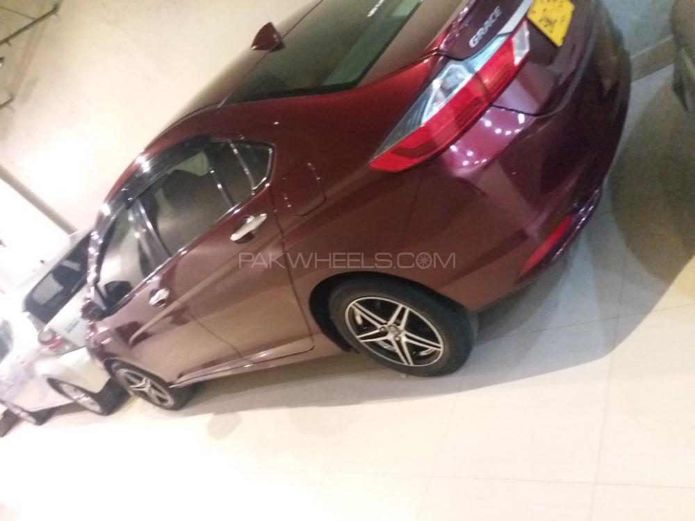 Honda Grace Hybrid 2015 for Sale in Karachi Image-1