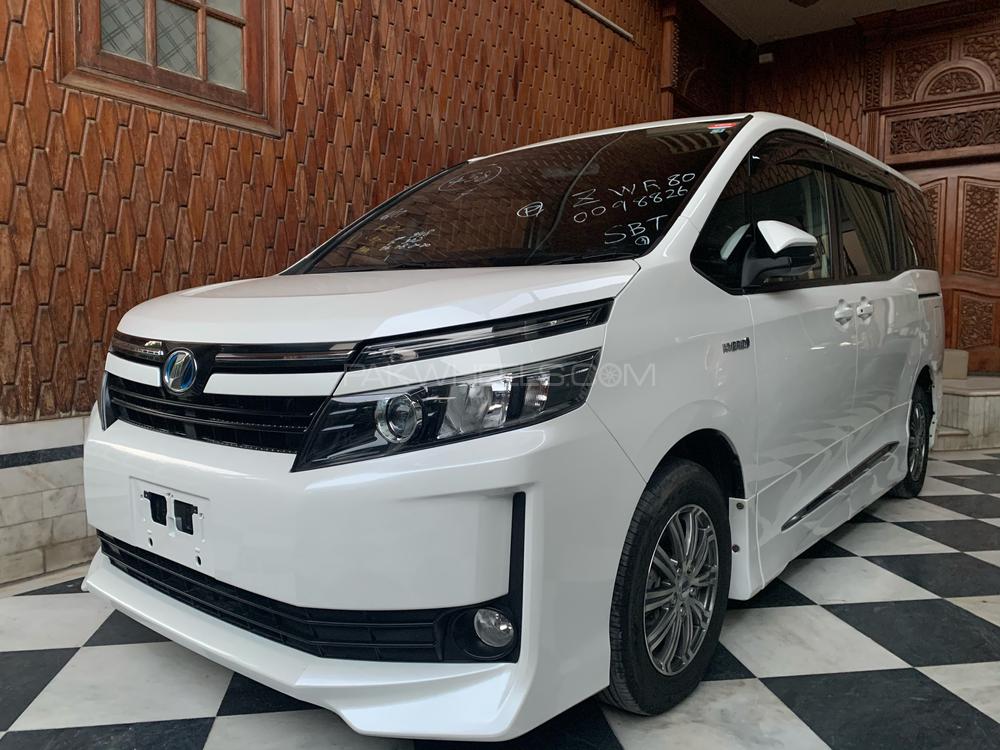 Toyota Voxy 2015 for Sale in Peshawar Toyota Voxy 2015 for Sale in Peshawar Image-3