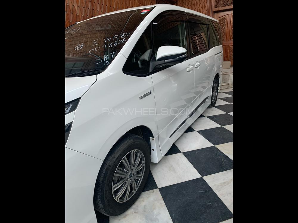 Toyota Voxy 2015 for Sale in Peshawar Toyota Voxy 2015 for Sale in Peshawar Image-6