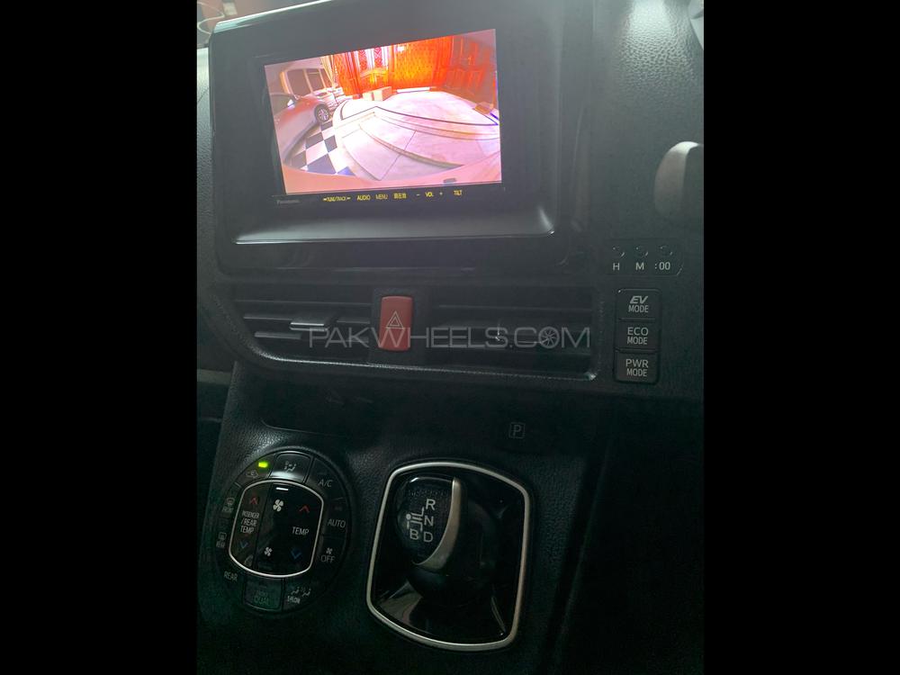 Toyota Voxy 2015 for Sale in Peshawar Toyota Voxy 2015 for Sale in Peshawar Image-14