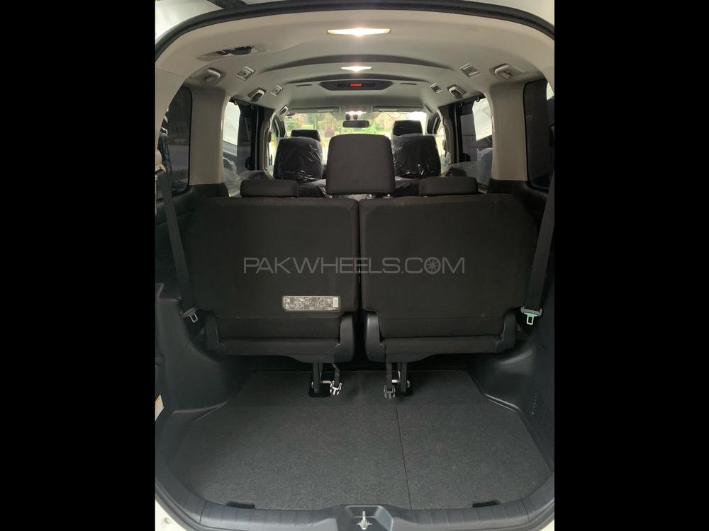Toyota Voxy 2015 for Sale in Peshawar Toyota Voxy 2015 for Sale in Peshawar Image-18