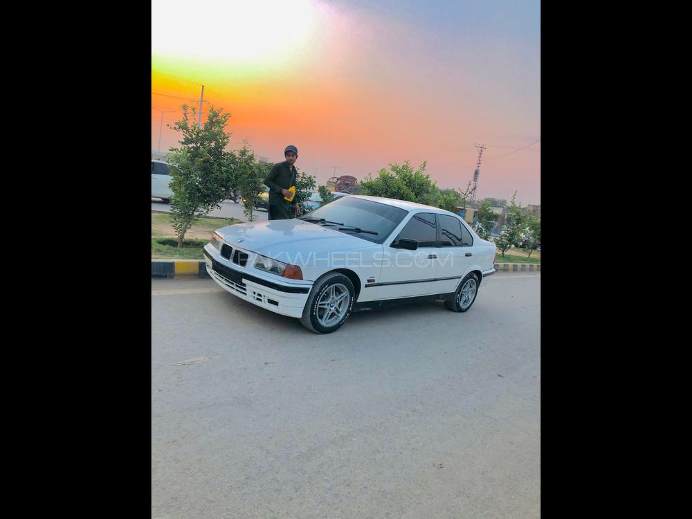 BMW 3 Series 1998 for Sale in Peshawar BMW 3 Series 1998 for Sale in Peshawar Image-2