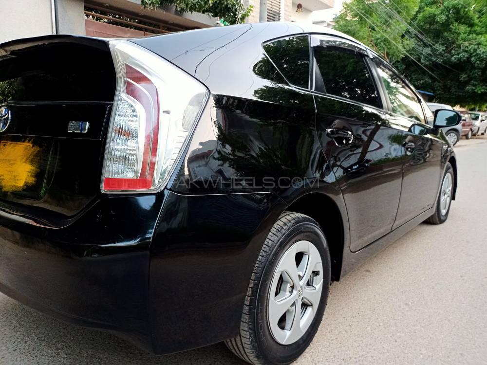 Toyota Prius 2015 for Sale in Karachi Toyota Prius 2015 for Sale in Karachi Image-3