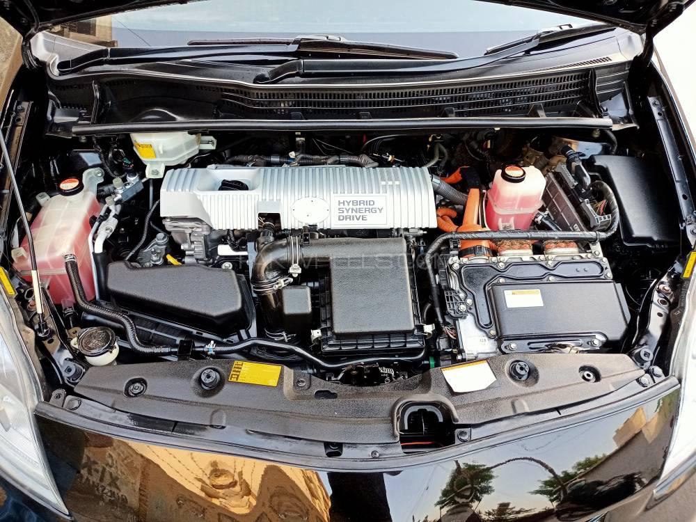 Toyota Prius 2015 for Sale in Karachi Toyota Prius 2015 for Sale in Karachi Image-16