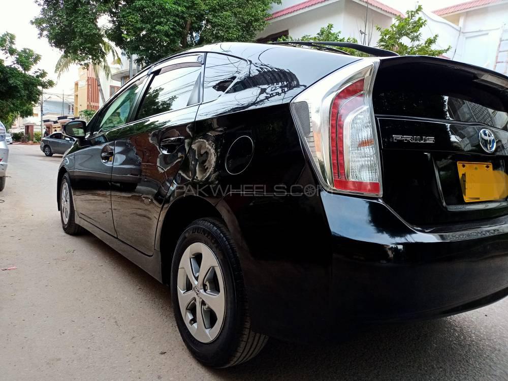 Toyota Prius 2015 for Sale in Karachi Toyota Prius 2015 for Sale in Karachi Image-2