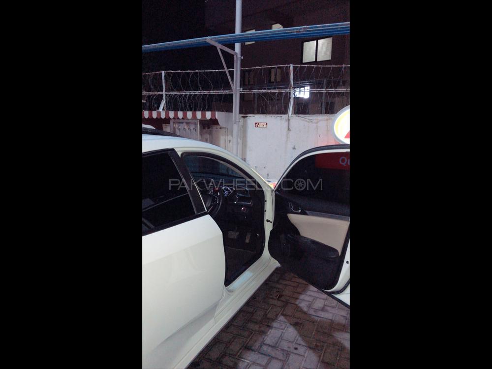 ہونڈا سوک 2018 for Sale in اسلام آباد ہونڈا سوک 2018 for Sale in اسلام آباد Image-9