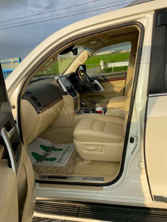 Toyota Land Cruiser 2016 for Sale in Karachi Toyota Land Cruiser 2016 for Sale in Karachi Image-6